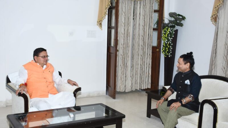 प्रसिद्ध गायक कैलाश खेर ने CM धामी से की मुलाकात, विभिन्न विषयों पर हुई चर्चा।