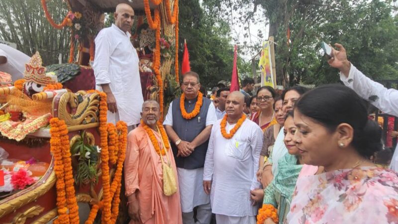 कृषि मंत्री गणेश जोशी ने जगन्नाथ रथ यात्रा में सम्मिलित हो कर भगवान जगन्नाथ का लिया आर्शिवाद।
