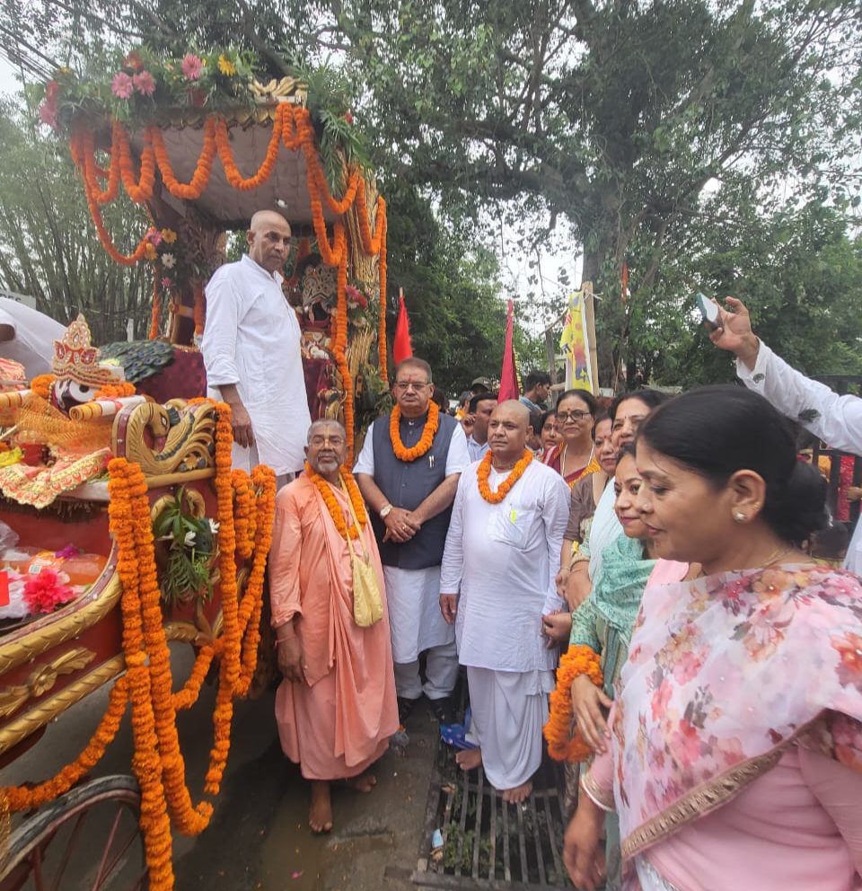 कृषि मंत्री गणेश जोशी ने जगन्नाथ रथ यात्रा में सम्मिलित हो कर भगवान जगन्नाथ का लिया आर्शिवाद।